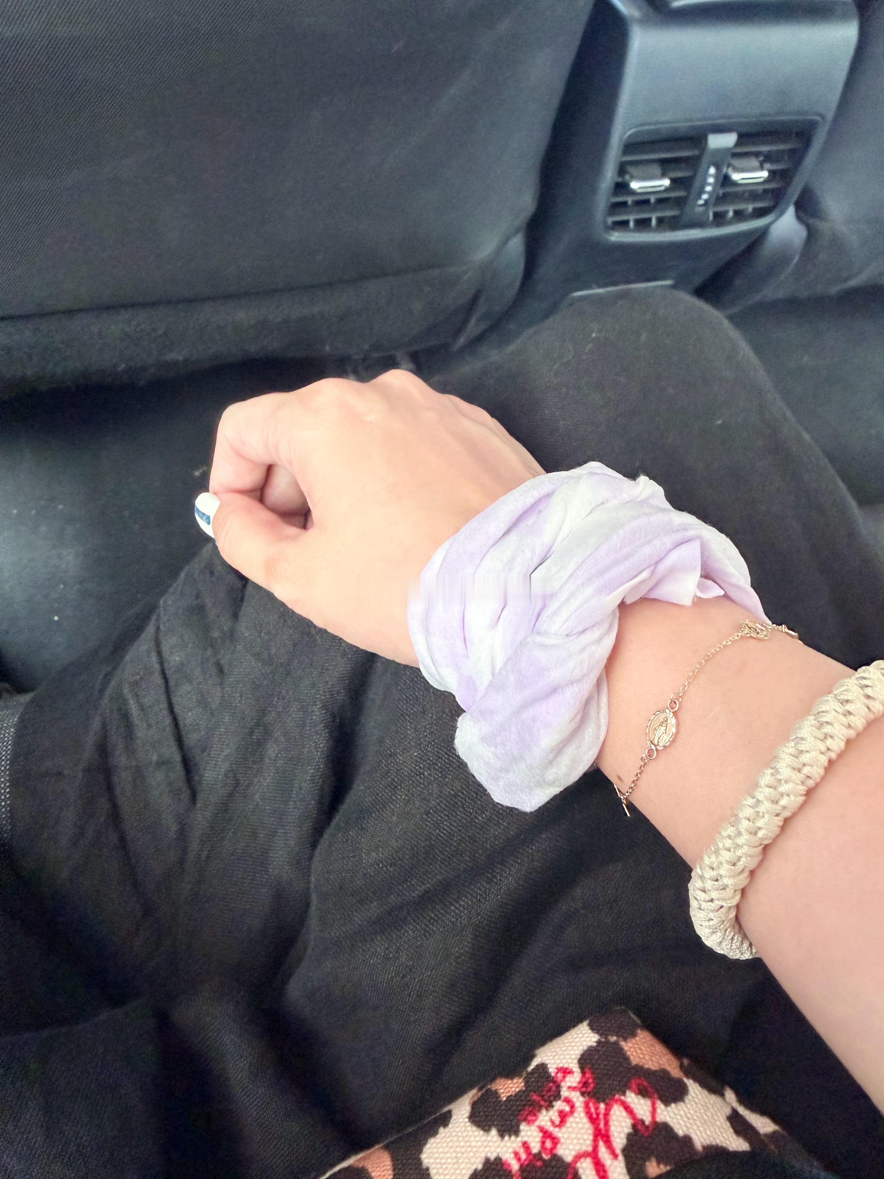 凉感巾还挺凉我手腕子都觉得冷了今年找了个新的牌子咱赶紧安排 
