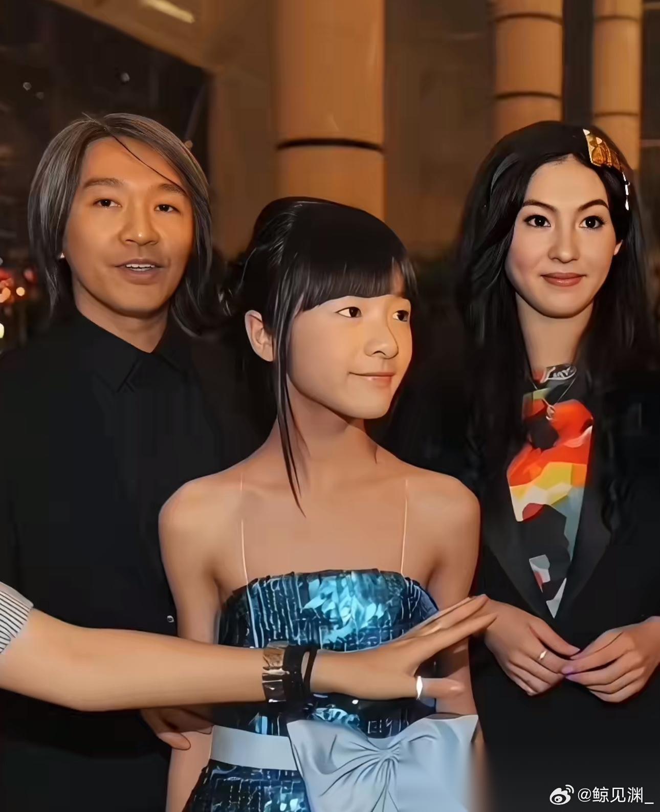 张柏芝今天晒《喜剧之王》旧照给周星驰庆64岁生日，有人问至于吗？至于！ 1999