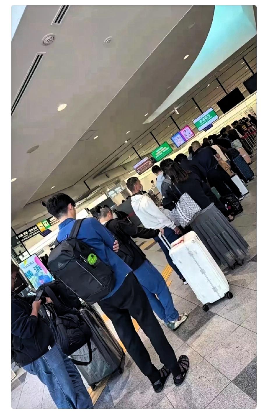 在中国的日本人，
之所以不走，
不是因为走不了，而是压根儿就
没想走，就在中国的