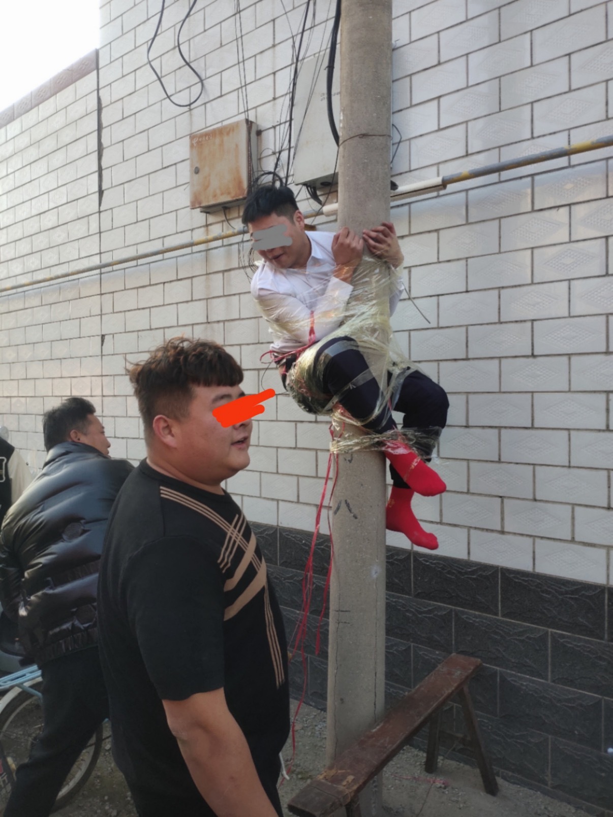 伴娘婚闹致九级伤残9人赔23万真的越看越生气，好好的婚礼闹成了伤人事故，20岁伴