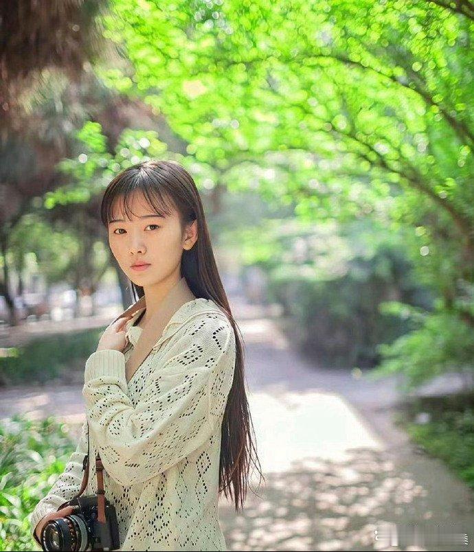 鞠婧祎早期，清纯的让人心疼，这张脸太高级了 