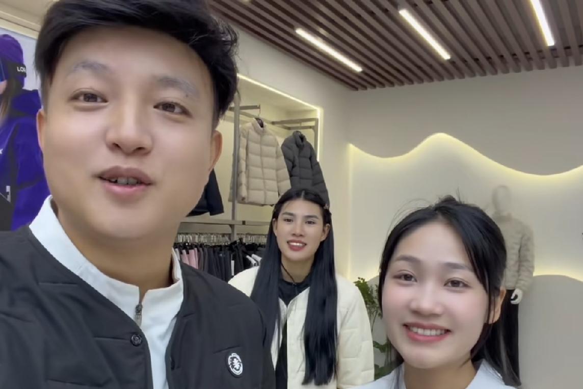 小松沈阳这场雪中飞
直播卖货回去以后
会不会给老丈人家摩托车
应该是肯定的吧
小