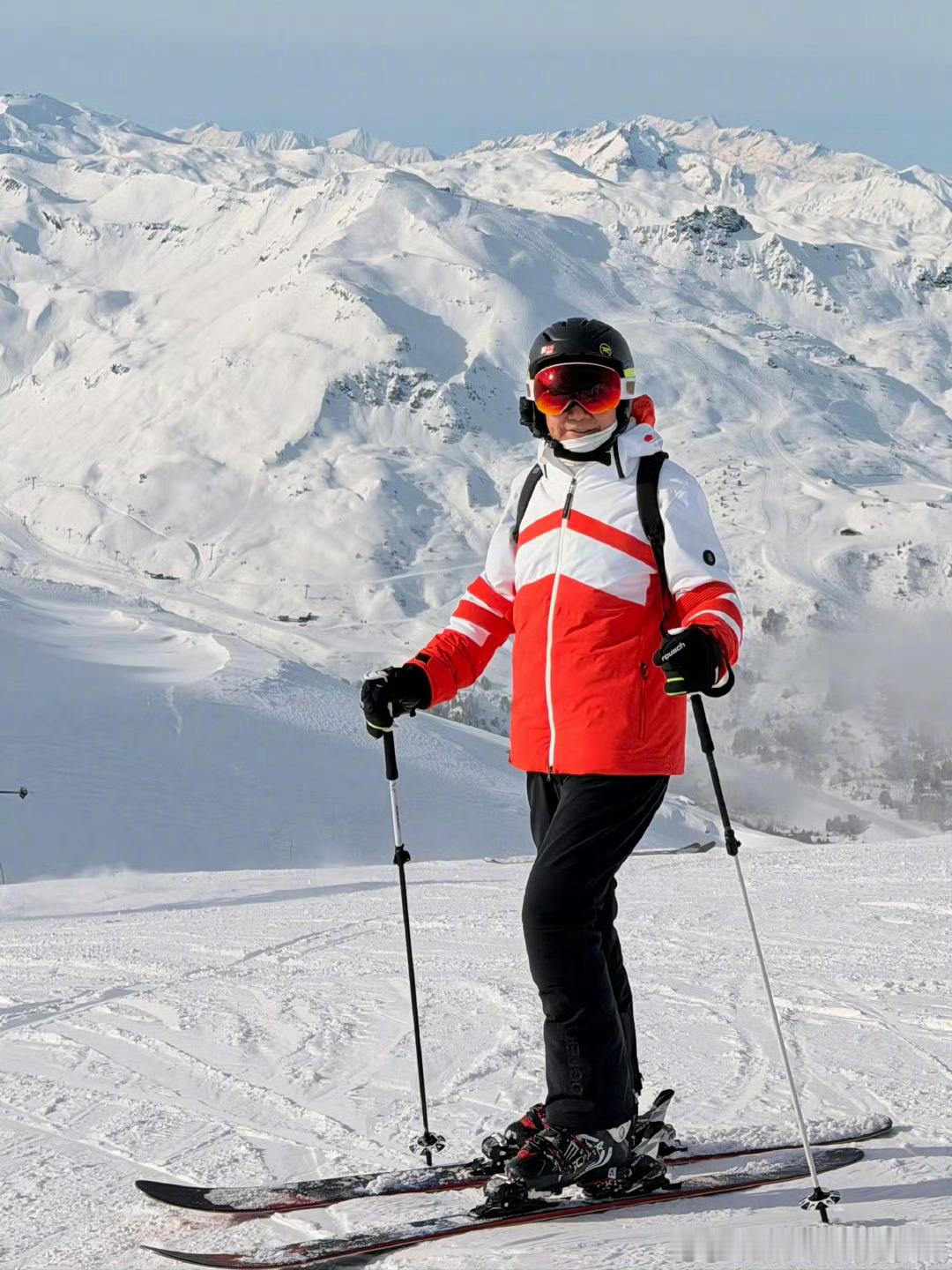雷军假期滑了6天雪雷军假期在滑雪。 