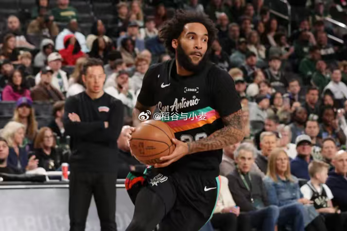 尚帕尼本赛季的表现，即使不是顶级3D锋线球员，也算是合格的3D锋线球员了。最关键