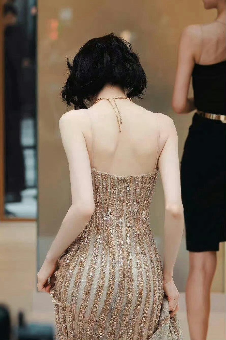 迪丽热巴这样的身材其实没必要垫假臀吧 ​​​