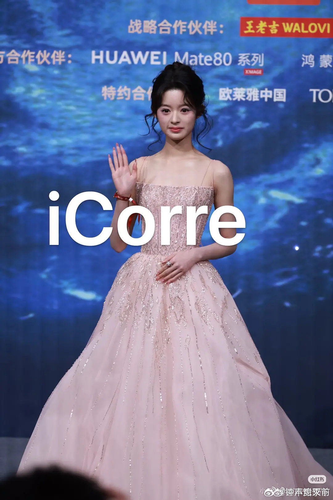 是打光还是人的问题 才18岁法令纹有点重啊 