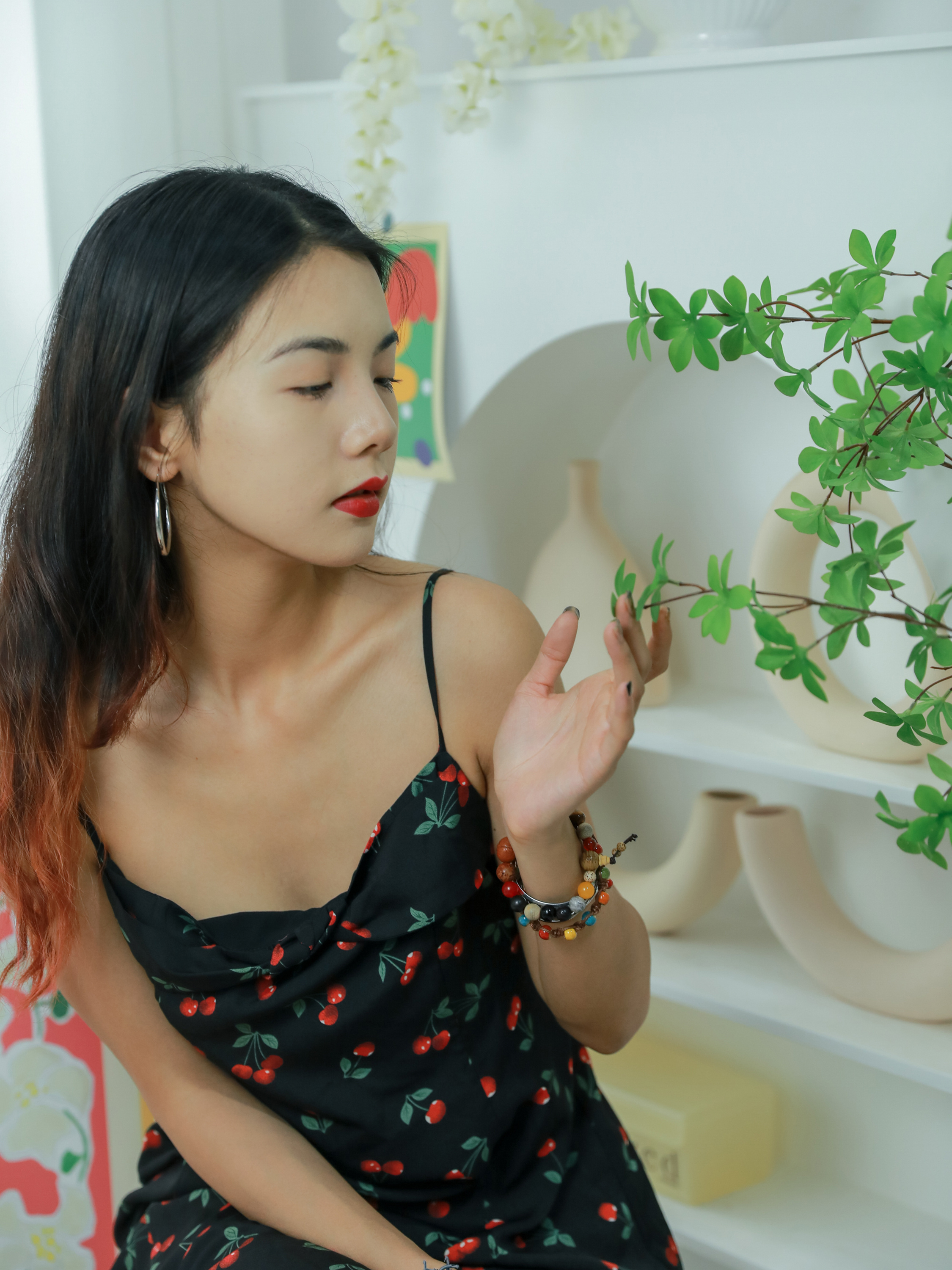 新宠白色洞穴柜来喽！ 收纳力&颜值双在线，随手拍就是杂志封面，已经成功安利整个闺