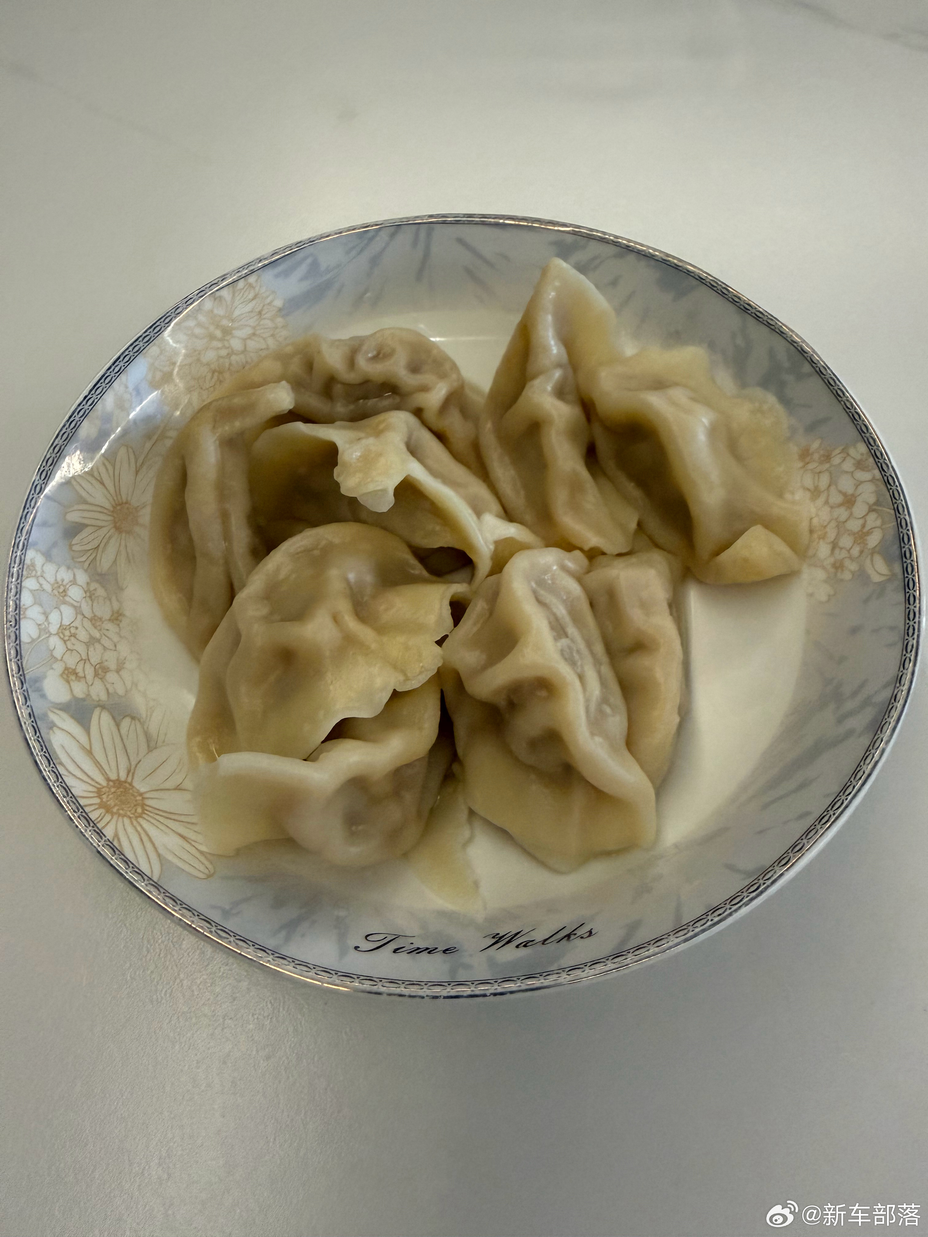 出门饺子下车面，今天又是长途跋涉的一天，早安！ 