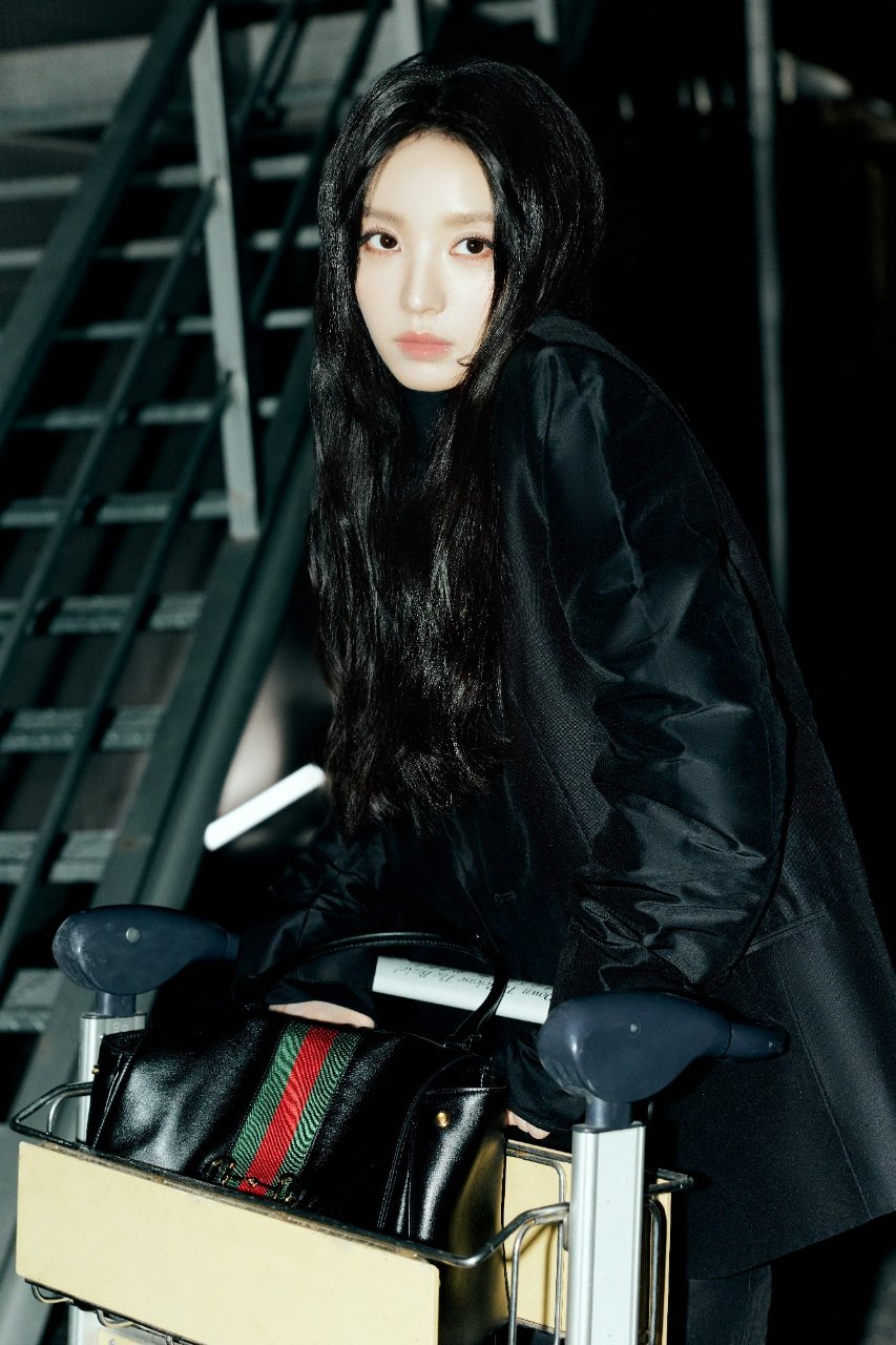 田曦薇allblack西装露额头 田曦薇gucci活动出发图 田曦薇Gucci活