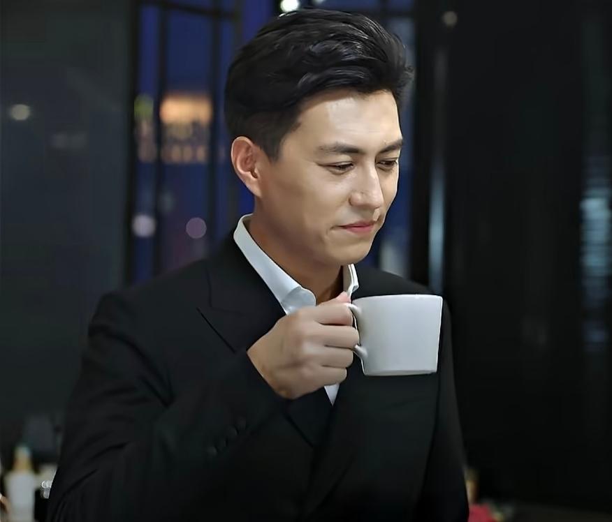 除了这几个男演员，50+男演员，还有谁能这么帅，颜值+演技

于和伟，年轻时没这
