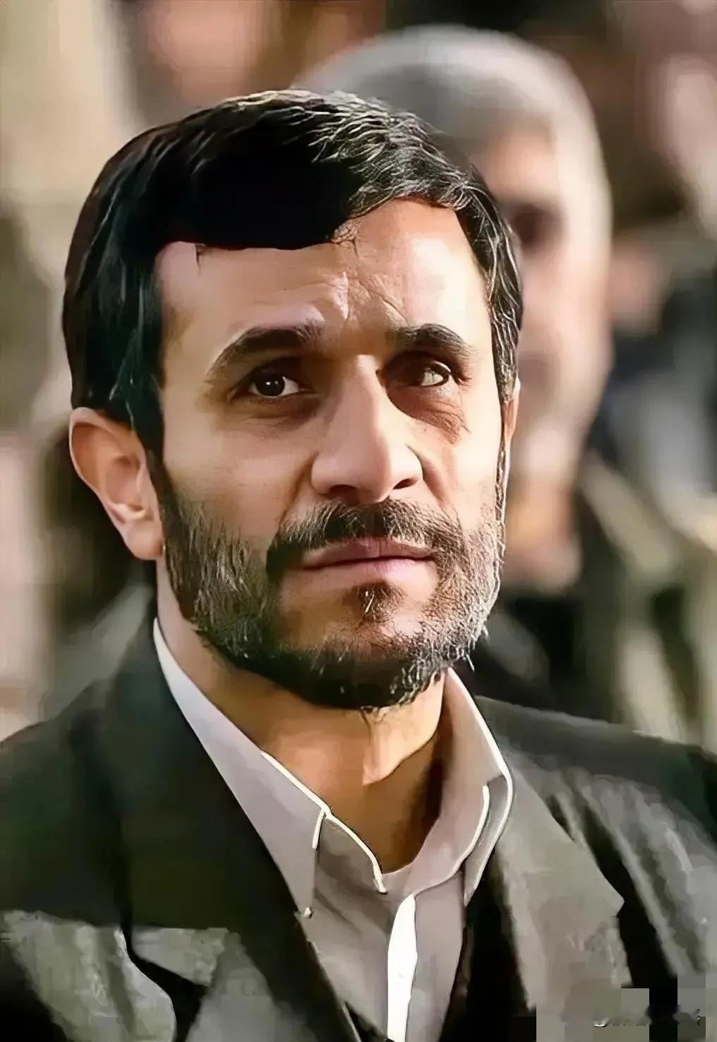 伊朗公布新消息
4月16日，伊朗直接向美国甩下了一句话：敢封锁霍尔木兹海峡，咱们