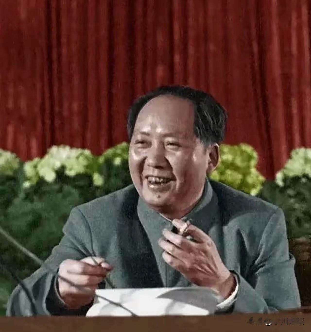 为什么毛主席熬了一辈子夜，抽了一辈子烟，却活到了83岁超高寿
 
放在上世纪，国