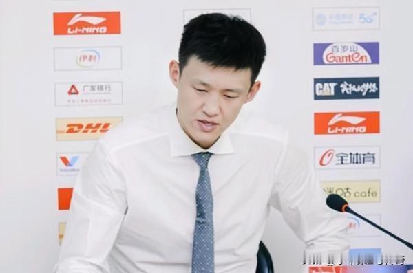 深圳男篮主教练周鹏：我可能确实不适合当教练！
周指导压力山大！
自己也承认带队带