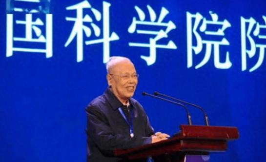 “中美差距有多大？”中国科学院院士姜伯驹一语惊人：“不是别人卡我们脖子，而是我们