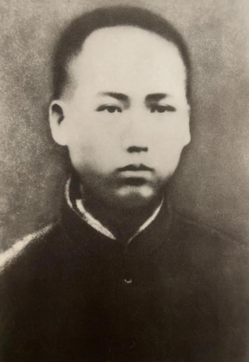 新中国成立前，有三个人提前看穿了毛主席的命运...
 
第一个看透毛主席前途的人
