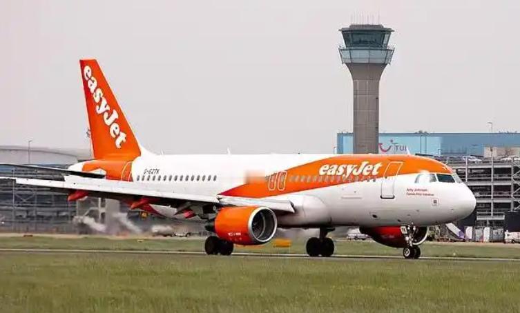 和死人同乘一班机是一种什么体验？12月19日，一名89岁老人在登机前离世，同行亲