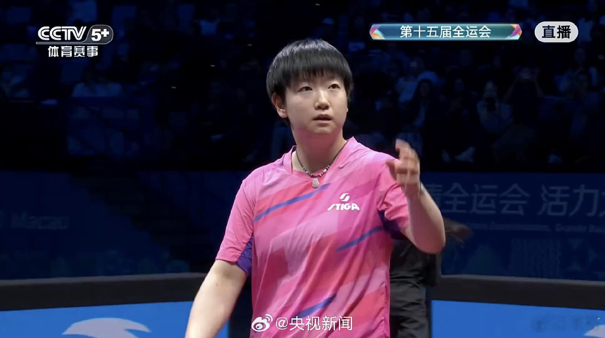 看了三个多小时的乒乓球女团金牌赛，莎莎一人得两分，可惜最后一局，何卓佳在2-0领