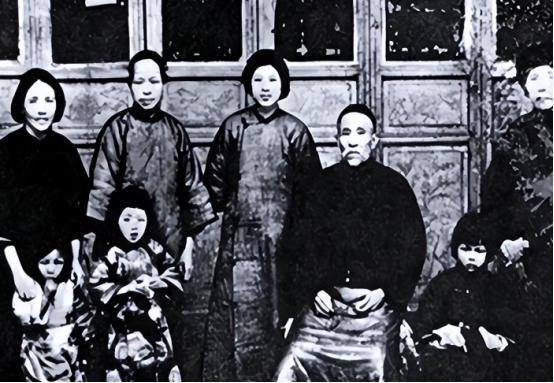 丈夫是混蛋，她独自培养出4位中央委员，临终不知儿子已壮烈牺牲
 
葛健豪，身为湖