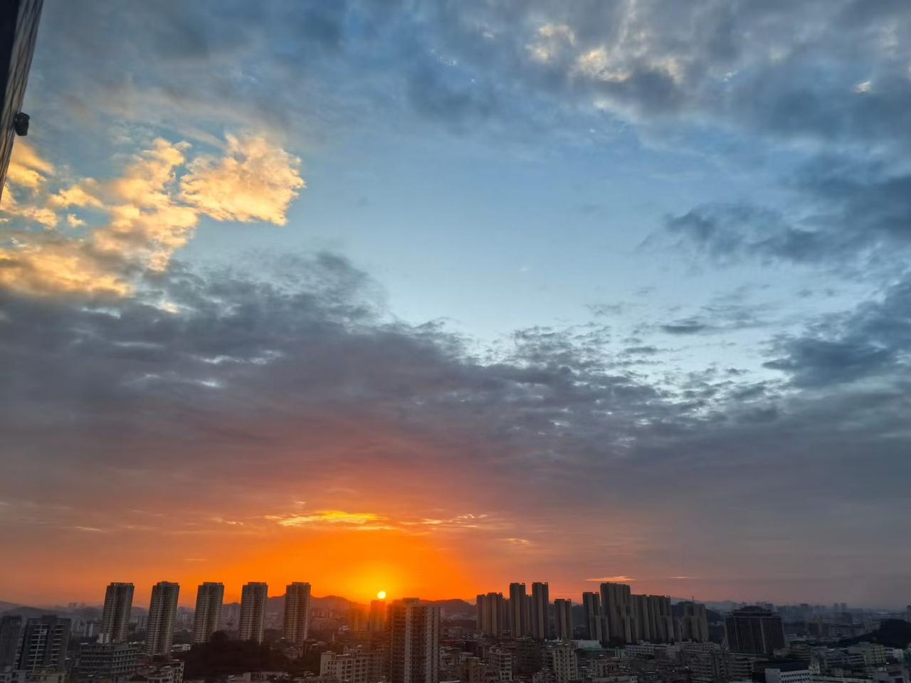 睡得少和睡得晚哪个对身体伤害大通常周一∽周五晚上11点睡到早上7点左右，上班精力