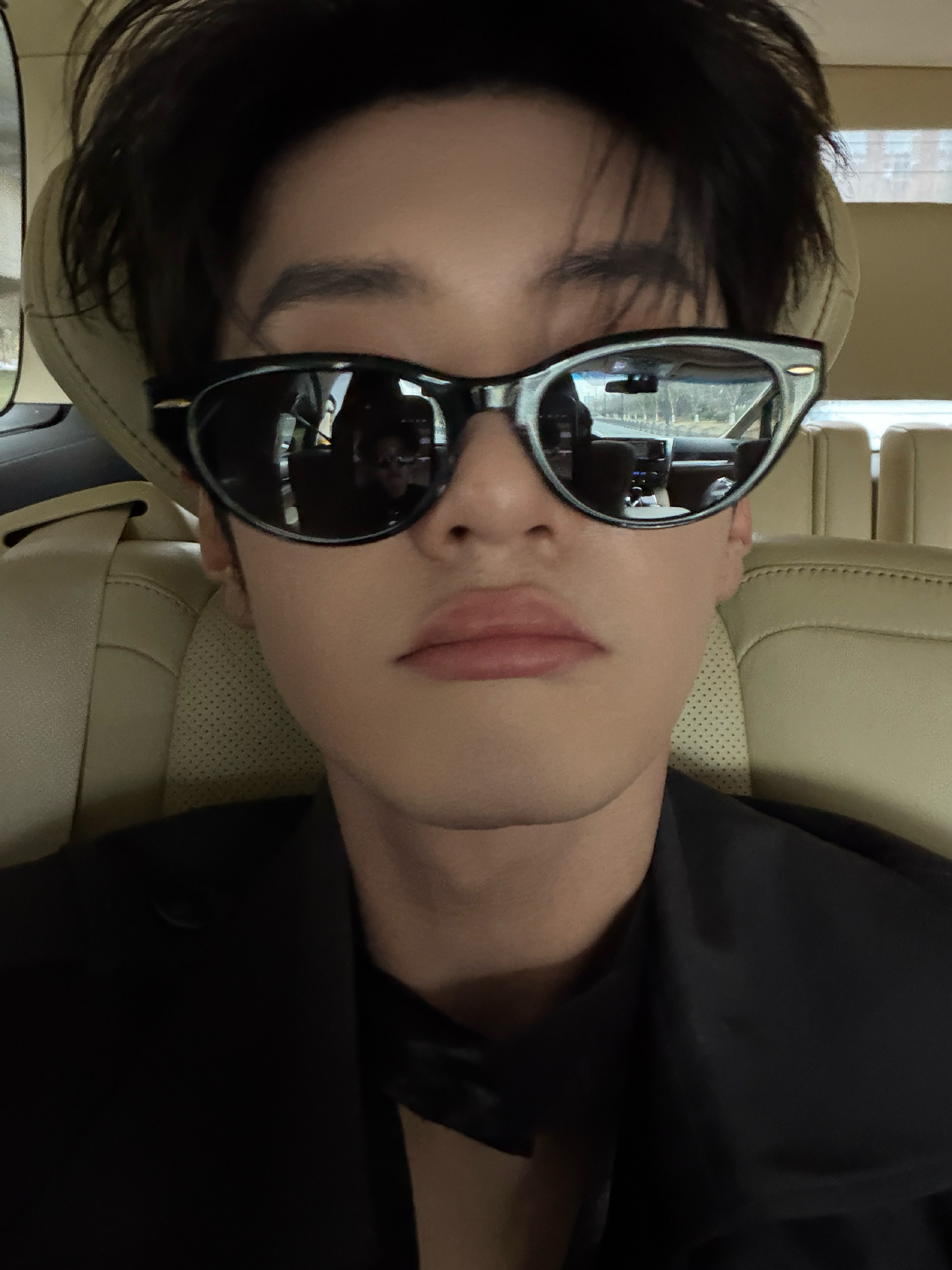 陈哲远元宵节晒照营业陈哲远晒戴墨镜营业照 帅死了 