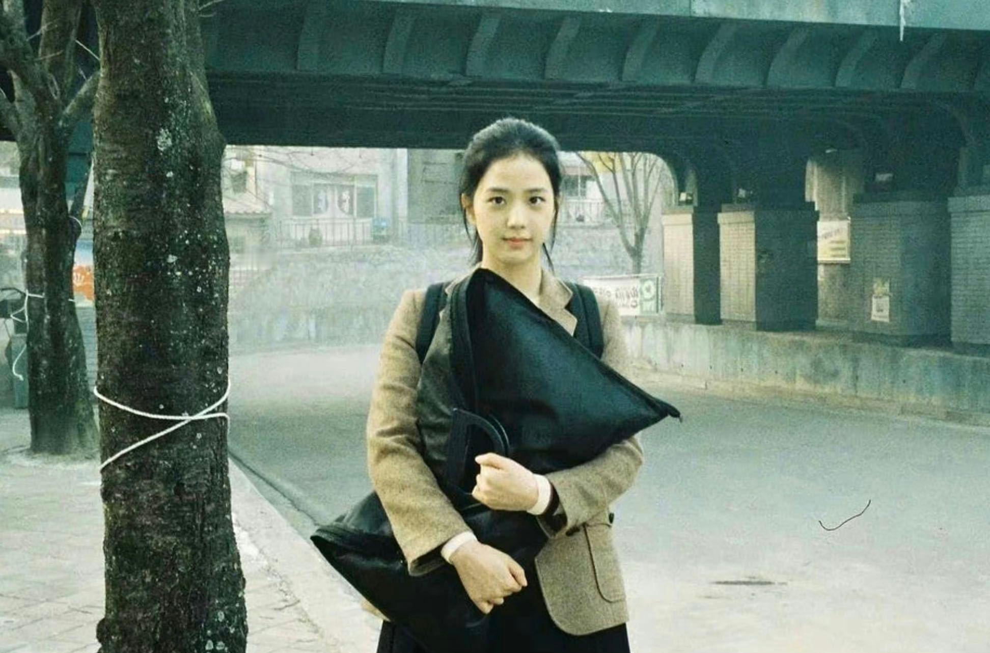 梦回英路的一组（Jisoo金智秀 ​​​