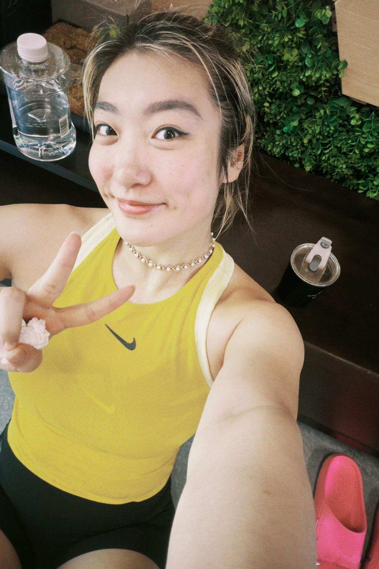 女篮李梦今天难得在网络上分享自己的动态

为什么我因为李梦仅仅是在个人网络账号上