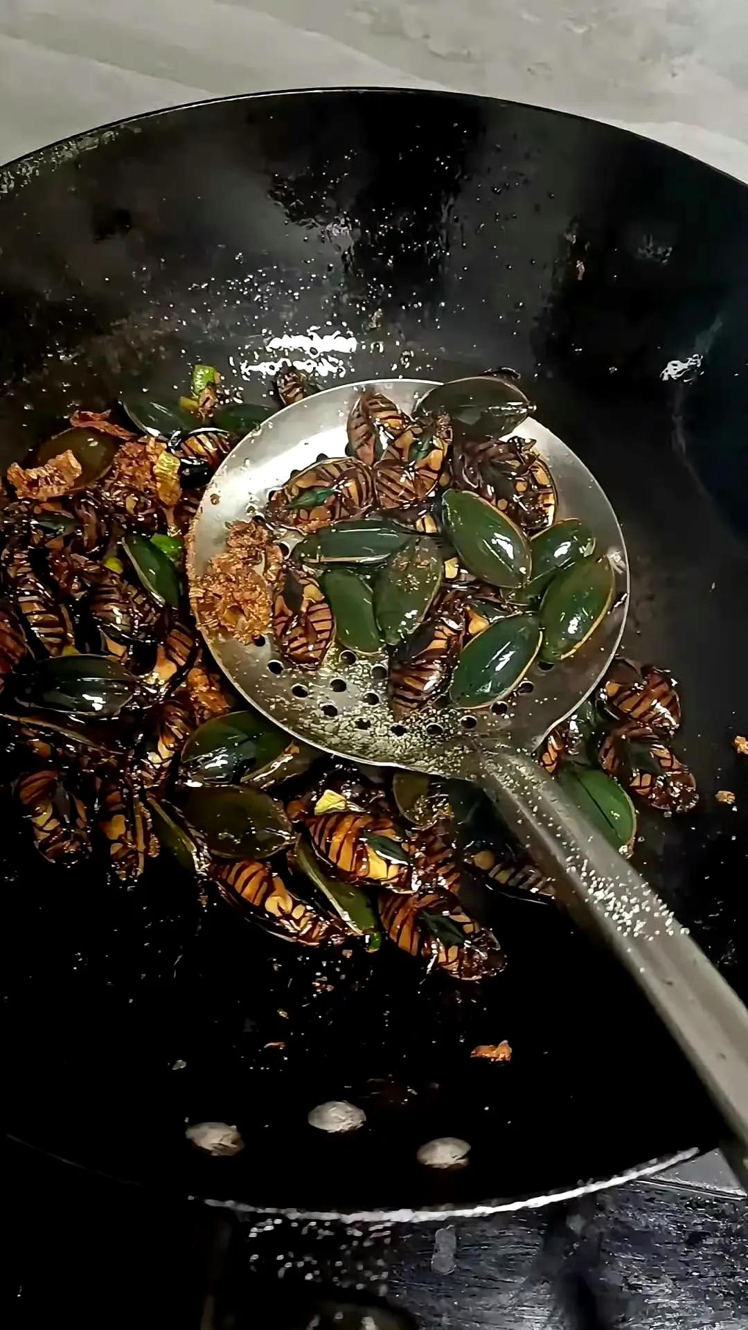 今天家里加道硬菜，有人知道这是啥吗？ ​​​