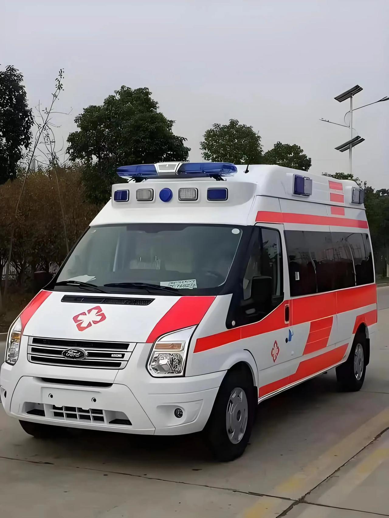 这次，医院成了冤大头[捂脸]
一男子在高速服务区出现高烧，抽搐，呼吸困难的症状后