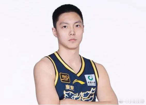 胡明轩宣布退出比赛，广东宏远已批准 ！中国男篮迎来与韩国队的第二场角逐，结果中国