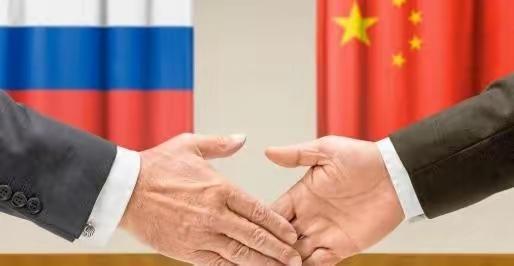 爆款标题（3组可选）
 
俄罗斯送给中国的大礼，不是油气武器！而是改写世界格局的
