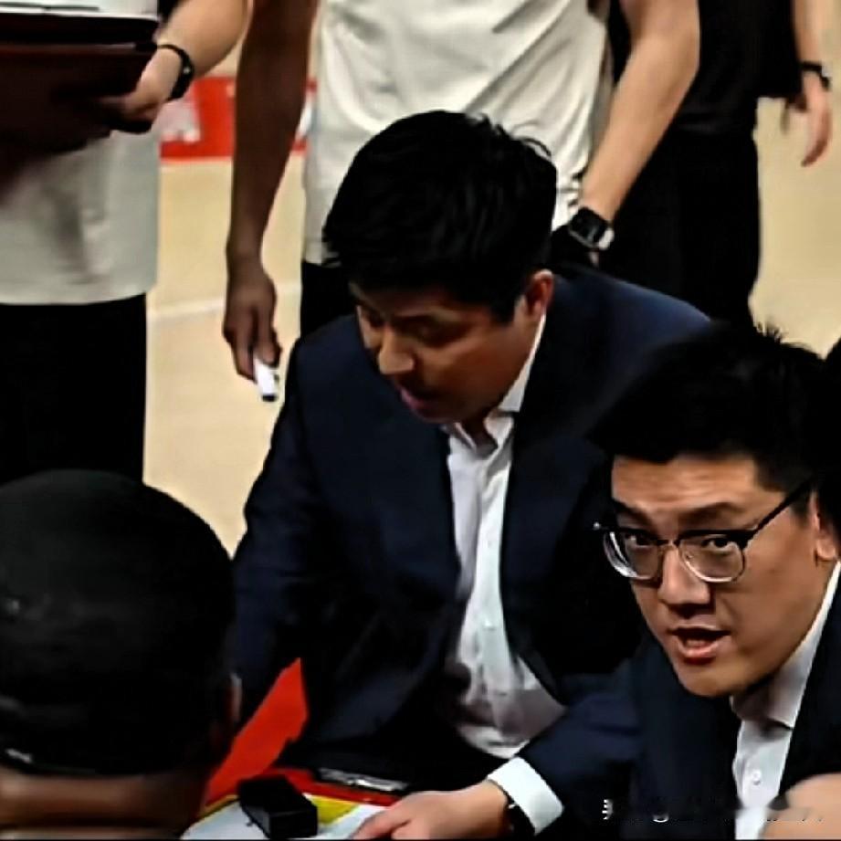 辽宁可能在下一盘大棋！杨鸣打山西突然变阵，让单外援带领替补全华班，鄢手骐被摁在替