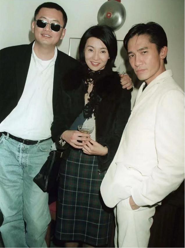 王家卫的电影作品无需多言，但他也因古怪的性格和难以合作而声名远扬。
没有剧本，不