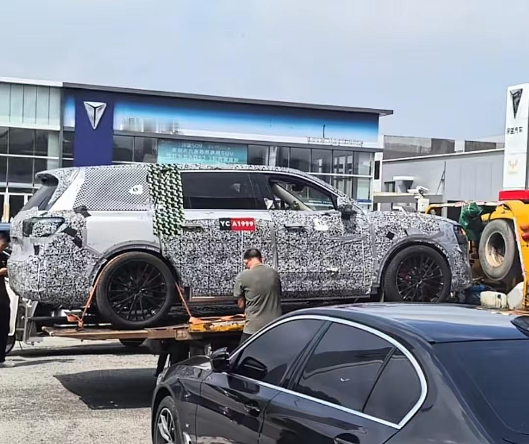 这是问界M9加长？我靠，这车得5米5吧 