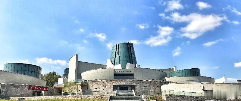 跟着遗址游中国龙泉青瓷 浙江龙泉窑制瓷历史长达1600余年，是我国窑址分布最广、