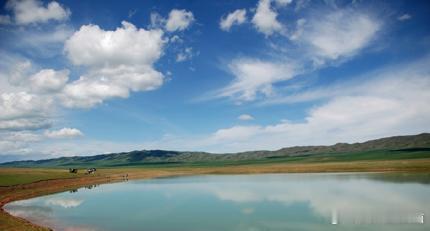 【巴依木扎无底湖的传说】有一次，樊梨花带领将士们打退了突厥人的多次进攻后，在原地