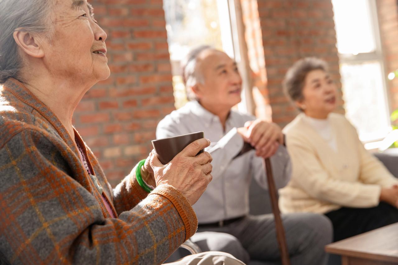 全球人口危机！研究人员发现，人类历史上首次老人比儿童多。

近日，我国公布了20
