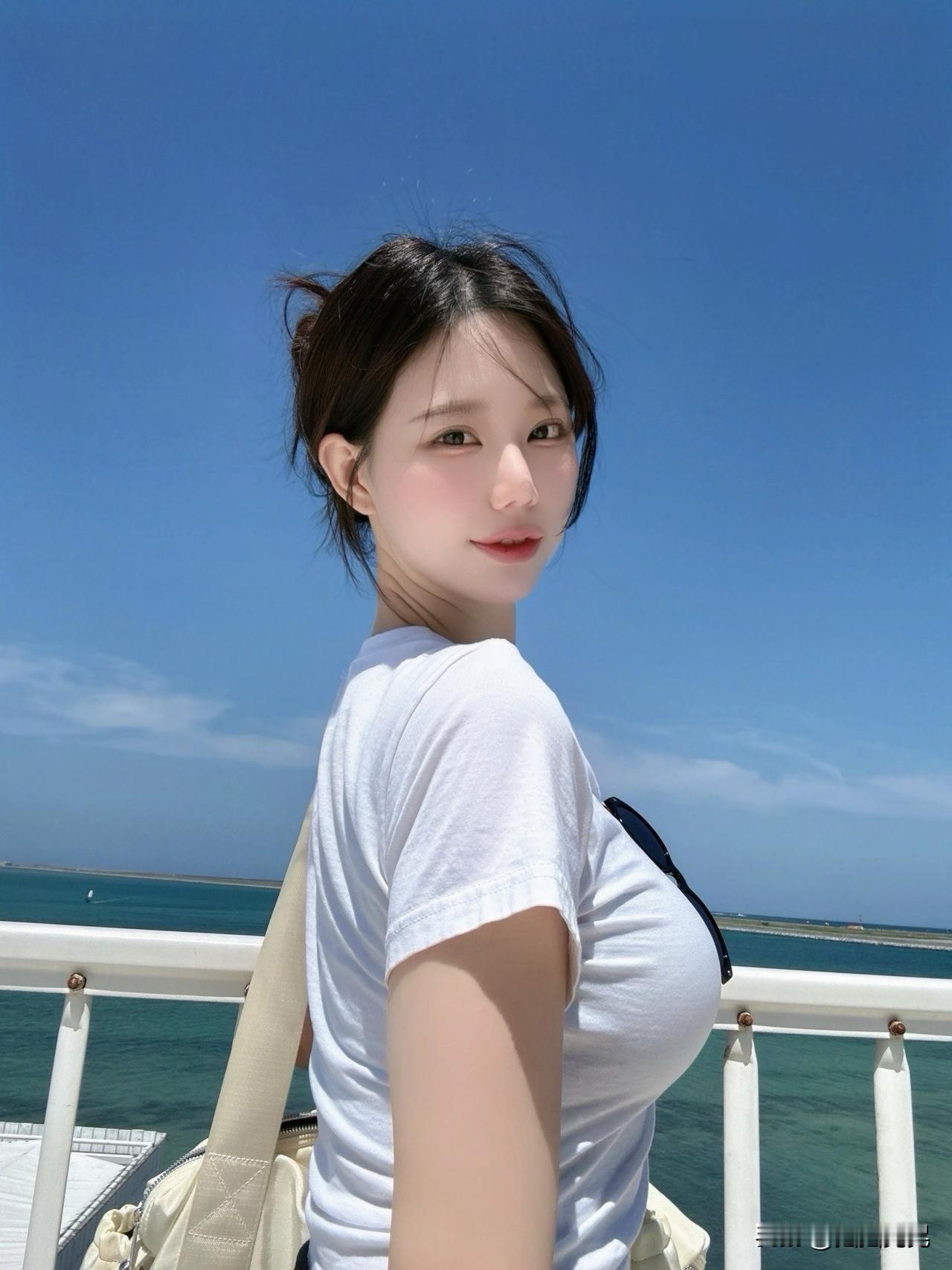 如果手里拿着一盒薯条就更好了