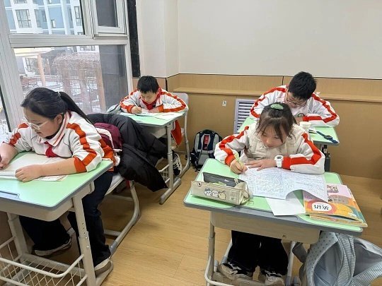 成功通过任何考试的学习小技巧学习从不是盲目熬时间。学会抓重点、勤复盘、善总结，把