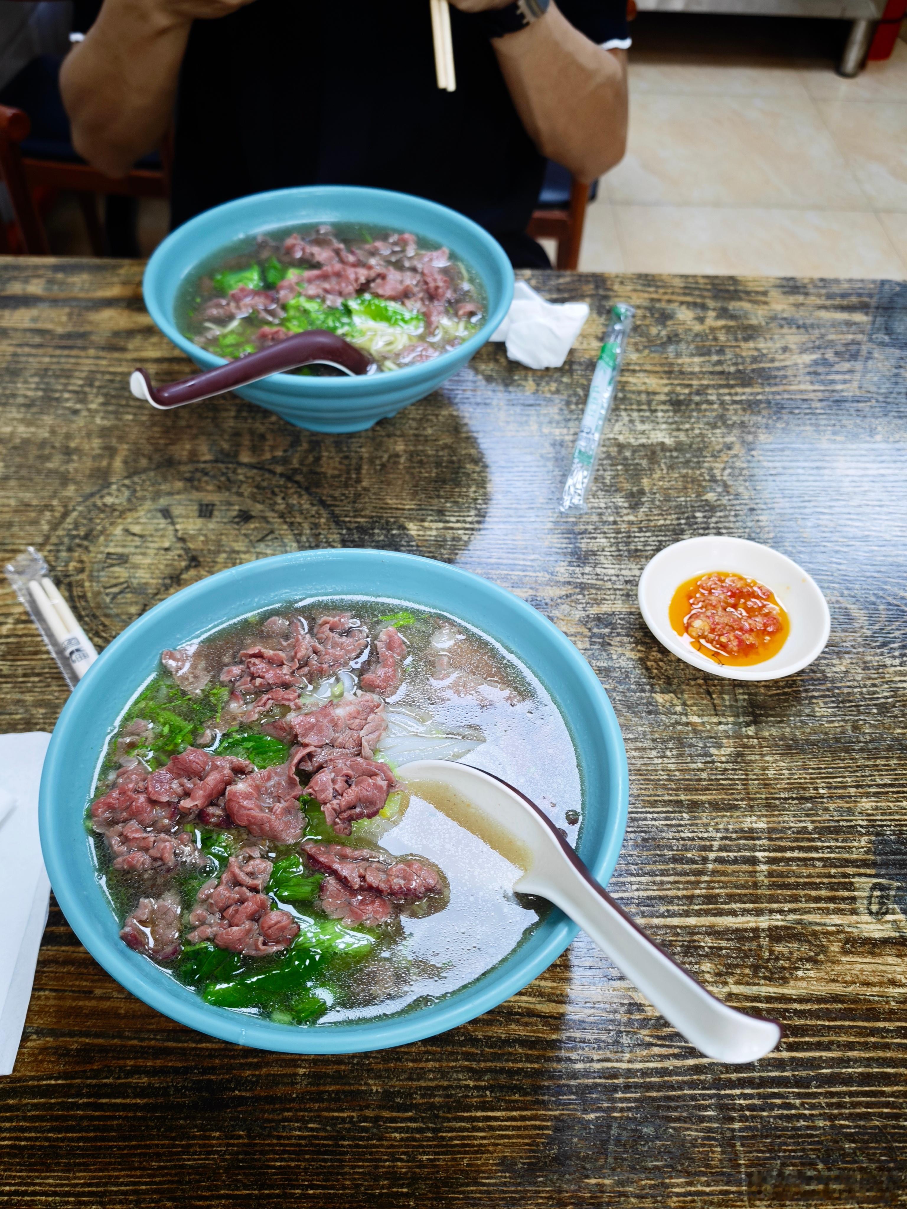 广东的牛肉是真嫩 昨天晚上吃的潮汕牛肉非常惊艳啊现切现下锅  ​​​