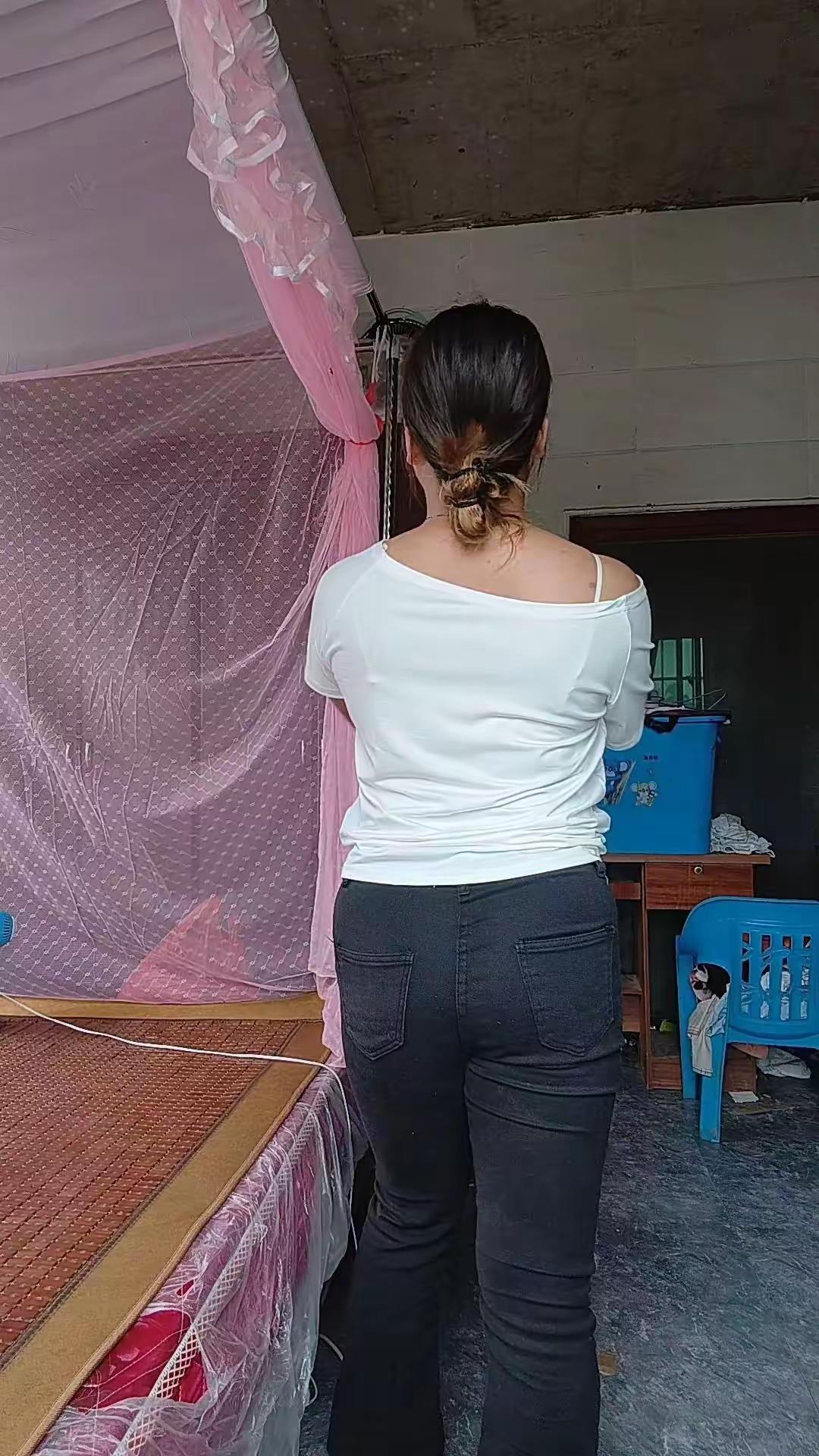 成年人的世界里，最心酸的莫过于：你拼尽全力想撑起一个家，回头却发现，家早就不是你