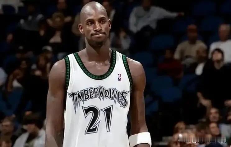 狼王正式归位！
名宿凯文·加内特重返森林狼担任高管。
他将负责商务、社区、球迷参