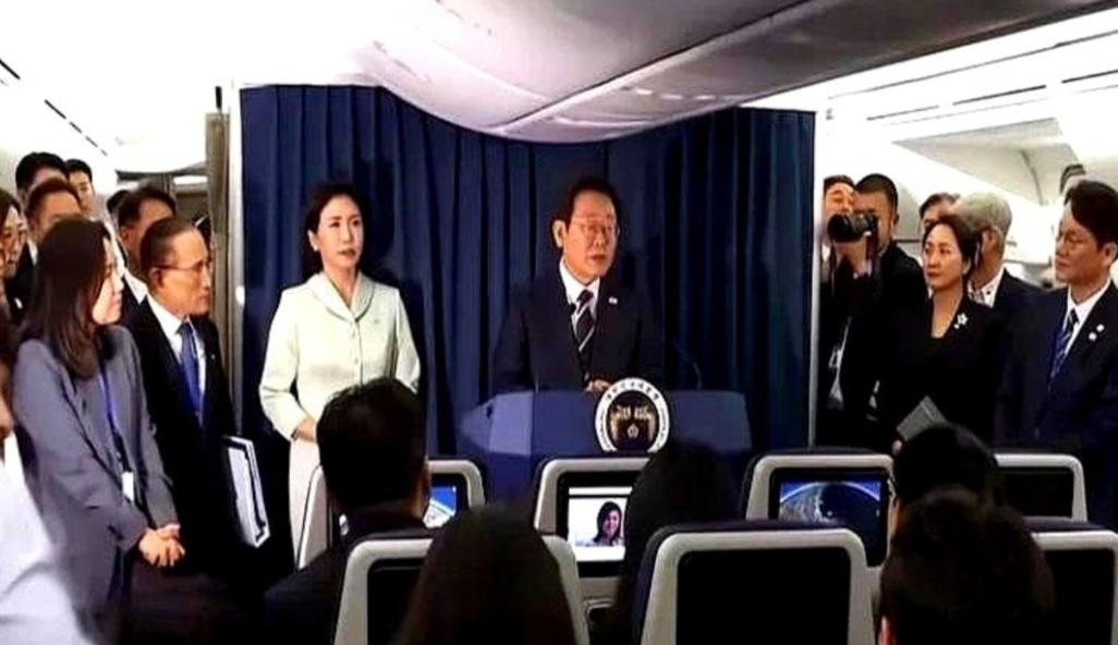 为啥对华不热情了？李在明在飞机上道出原因，一句话令记者沉默

2025年8月25