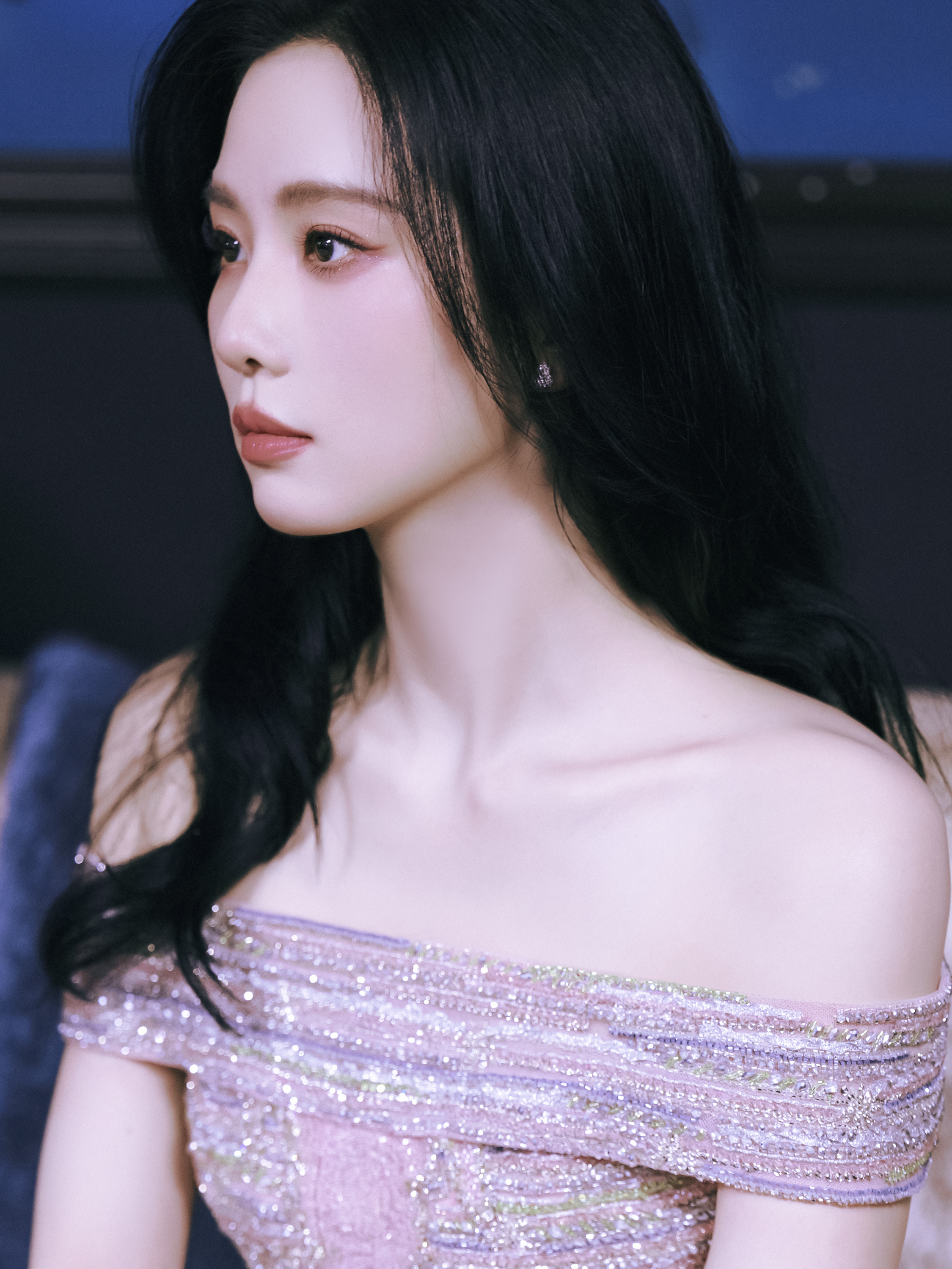 修 淮水竹亭新加坡剧宣妆造是真的绝，明艳大美人 