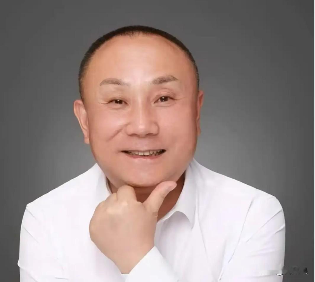 西安赛格商场那档子事儿，真是越看越让人后背发凉。一个活生生的人，怎么就被逼到绝路