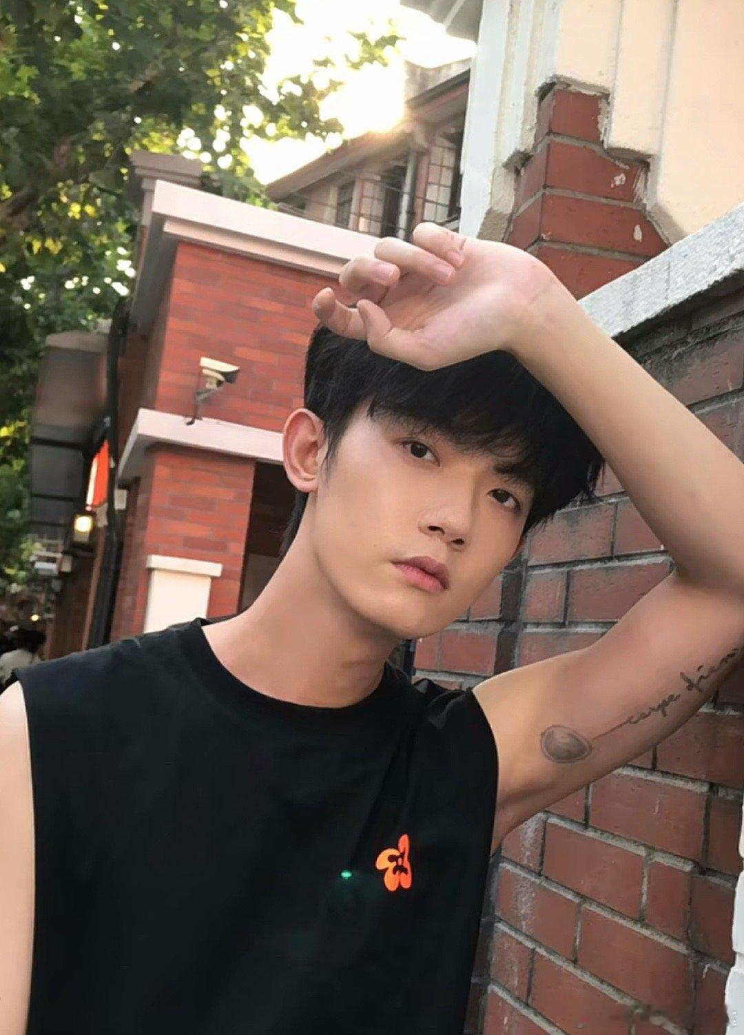 李明德直播被封 他是勇敢的代名词啊[泪]李明德这几天已经把我锤成梦女了！！！李明