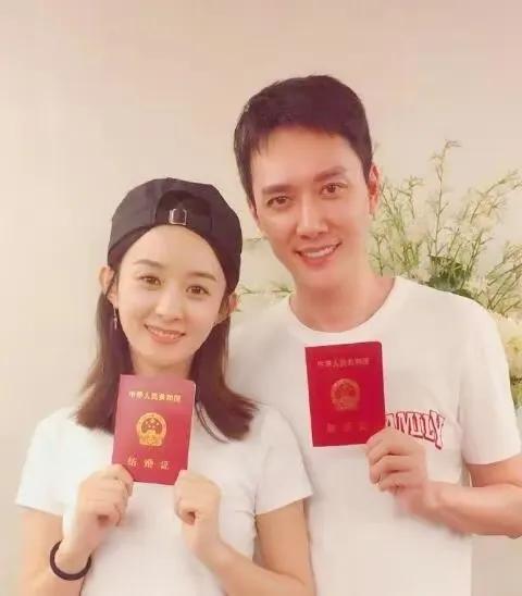 领证没多久两人又匆匆的离婚了，即使有了孩子也没有凑乎过，不知道有没有放下彼此……