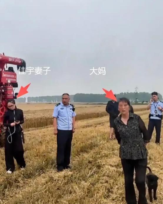 最近襄阳麦收的“割四赔五”事件，真的越看越气，越想越寒心！
 
一对来自河南的9