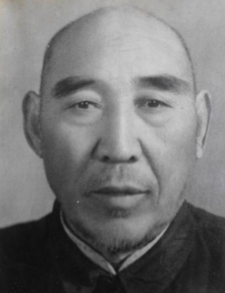 1936年，武术家寇运兴在德国柏林表演时，被一名芬兰拳击手挑衅，对方扬言："要么