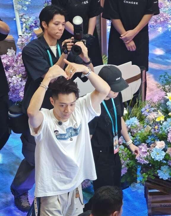 他看我镜头了！好帅！！！@周柏豪Pakho 周柏豪