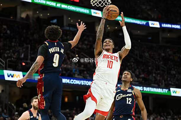 小贾巴里-史密斯是个很神奇的球员，他的数据很一般，他没有特别突出的才能，他在投篮